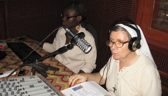 COVID-19 w Afryce: Nadzieja płynąca z katolickich radiostacji